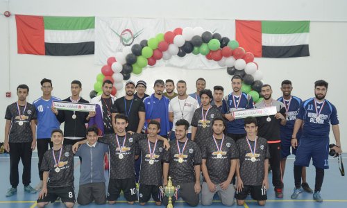 جامعة العين ترفع شعار 