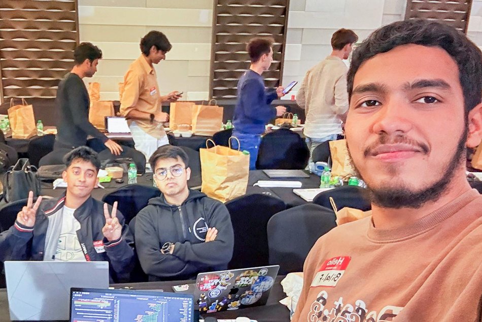 فوز طلاب جامعة العين في هاكاثون UAE Compiled 
